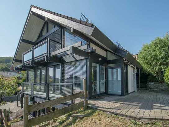 Lichtdurchflutetes Haus mit einzigartigem Skyline-Blick in Kelkheim - Provisionsfrei!