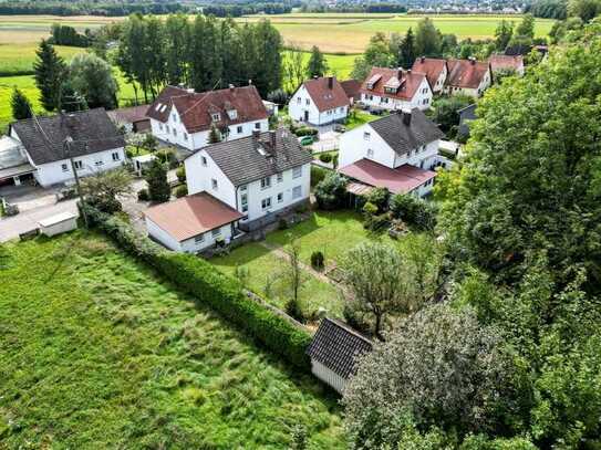 Zweifamilienhaus mit riesig Potential und tollem Garten zu kaufen!