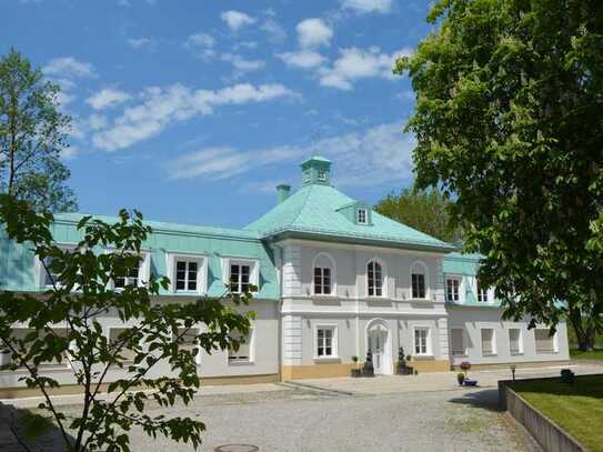 Historischer GUTSHOF mit Jagdschloss in München auf 30.000 m² Grundstück