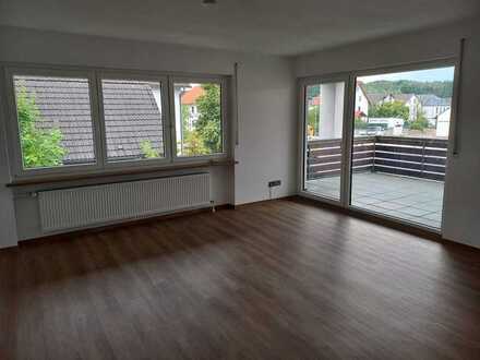 Schön geschnittene 4-Zimmer-Wohnung mit Balkon in Hemhofen-Zeckern