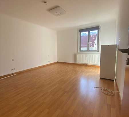 Helles Studenten-Zimmer in EG-wohnung in Stuttgart