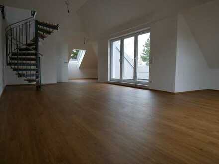 Neuwertige 2-Zimmer-Maisonette-Wohnung mit Balkon und EBK in Forstenried