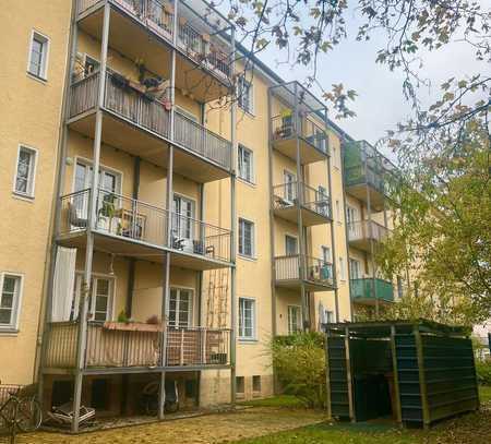 Szeneviertel: 3 Zimmer I Balkon I neue Einbauküche I saniert