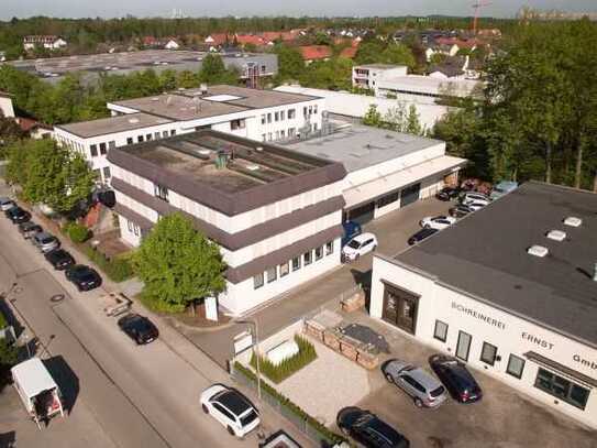 Massiv gebautes Bürogebäude und Industriehalle mit KFZ-Instandsetzung und Lackiererei - 1A Zustand