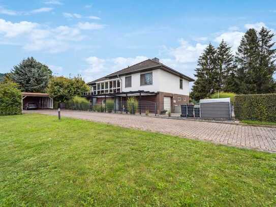 Geräumiger Bungalow mit herrlichem Wintergarten und liebevoll gepflegtem Grundstück