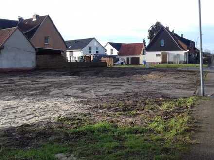 Grundstück erschlossen, TEILUNG IST MÖGLICH, gesamt 1117 qm, Eckgrundstück