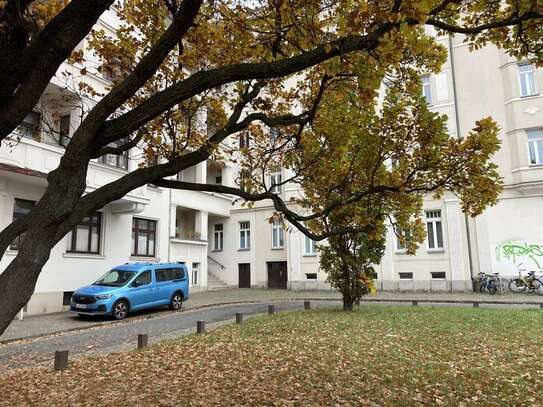 Schöne 3Raumwohnung über 2 Ebenen! Großer Park schräg gegenüber!