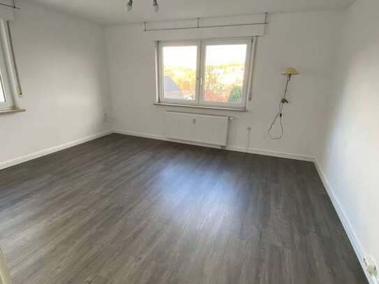 Stilvolle, gepflegte 3-Zimmer-EG-Wohnung mit Terrasse und Einbauküche in Blaustein