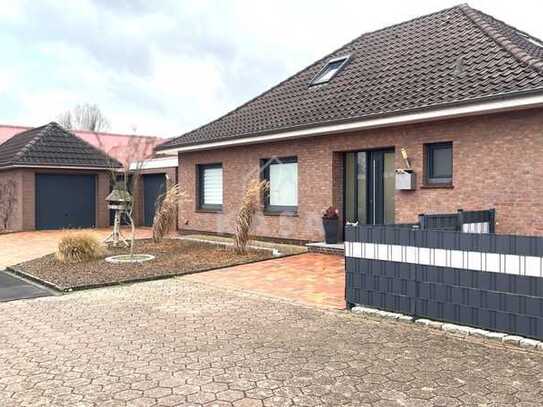 Komfortabler Bungalow mit großzügigem Grundstück, Garagen und Carports – ebenerdig bewohnbar!