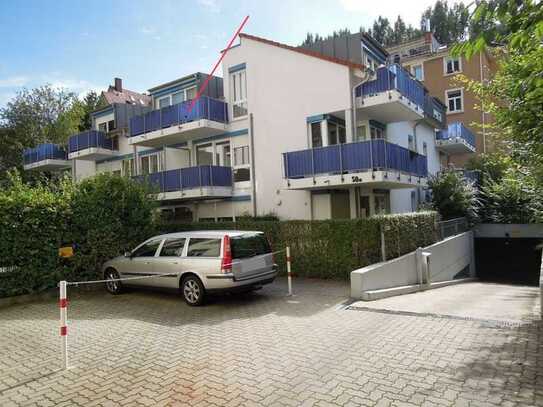 Vollständig renovierte 2-Raum-Wohnung mit Balkon und Einbauküche in Freiburg