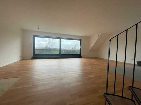 *Frisch renovierte/sanierte Luxuriöse Terrassen-Maisionette Wohnung*offener Kamin*Im Grund*