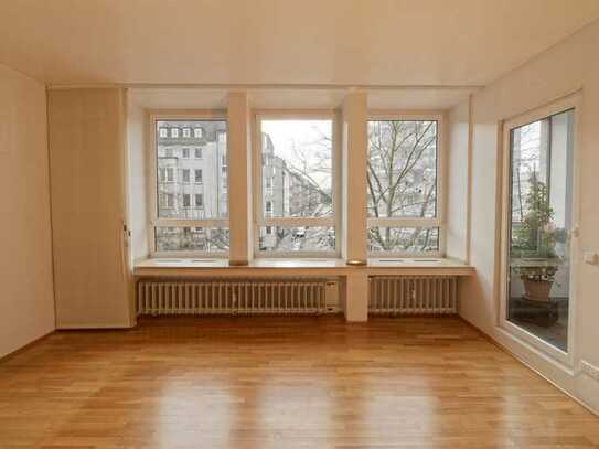 Stilvolle, geräumige 3-Zimmer-Wohnung mit hohen Decken, Balkon und Einbauküche in Aachen