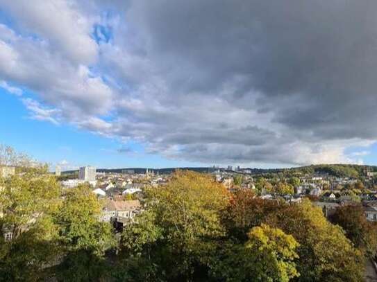 Ansprechende 3,5-Raum-Wohnung mit Panorama-Balkon und EBK