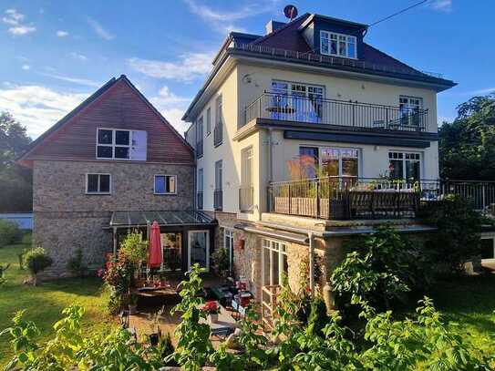 Einzigartige und herrschaftliche Villa bzw. Gebäudeensemble auf parkähnlichem Grundstück!!!