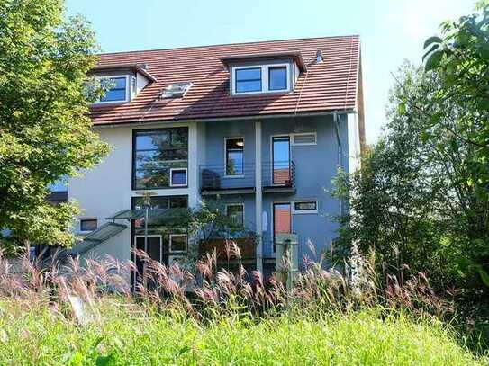 Geschmackvolle 3-Zimmer-Wohnung mit gehobener Innenausstattung mit Balkon und EBK in Tübingen