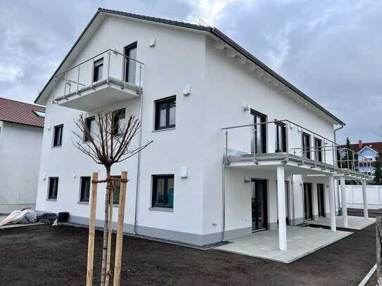 ZWEITBEZUG mit Einbauküche und Balkon: stilvolle 2,5-Zimmer-Wohnung in Burglengenfeld