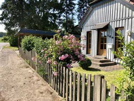 Vermietetes Holz-Doppelhaus in Feldrandlage