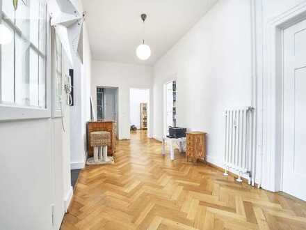Stilvoll wohnen in der Freiburger Wiehre! 4-Zi.-Altbau-Whg. in saniertem Stadthaus in 79102 Freiburg