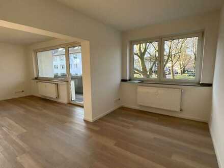 Vollständig renovierte attraktive 4-Zimmer-Wohnung mit EBK in Krefeld 10307