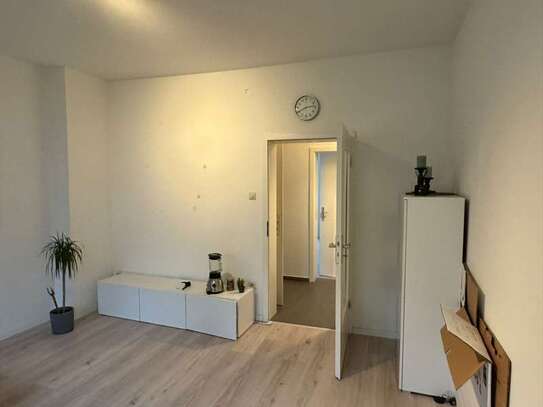 Geschmackvolle, neuwertige 3-Zimmer-Erdgeschosswohnung mit Balkon und Einbauküche in Hannover