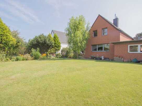 Freistehendes, zeitloses Einfamilienhaus mit großem Garten und Garage in begehrter Lage von Köln-Fli