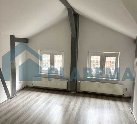 Moderne 2-Zimmer-Wohnung mit Einbauküche und Tageslichtbad mit Wanne in zentraler Innenstadtlage