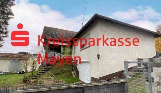 4-5 Zimmer-Erdgeschoßwohnung mit Garage / Carport und Gartenanteil