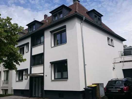 Stilvolle 3 Zimmer Wohnung mit neuer Innenausstattung und Balkon in Düsseldorf Benrath