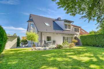 Traumhaus am Feldrand mit idyllischem Garten und separater Einliegerwohnung!