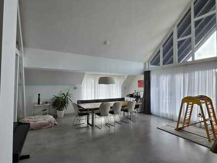 Ansprechende 7-Zimmer-Maisonette-Wohnung mit Balkon und Einbauküche in Kaiserslautern
