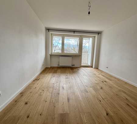 Geschmackvolle & kernsanierte 3-Zi-Wohnung I ERSTBEZUG I Parkett + Feinstein + Einbauküche + Balkon