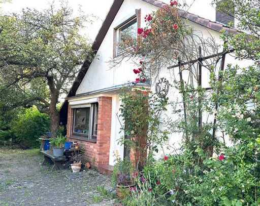 HANNOVER-STÖCKEN NÄHE VW: CHARMANTES SIEDLUNGSHAUS AUS DEN 1930 ERN PLUS HINTERHAUS IN RUHIGER LAGE