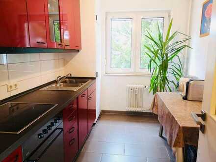 Modernisierte Wohnung mit drei Zimmern sowie Balkon und Einbauküche in Stuttgart