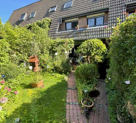 Familienfreundliches Reihenhaus mit 6 Zimmern, 2 Badezimmern, Garten, Balkon und Garage