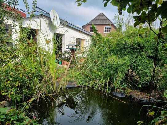 Ein- bis Zweifamilienhaus im Grünen mit viel Potential