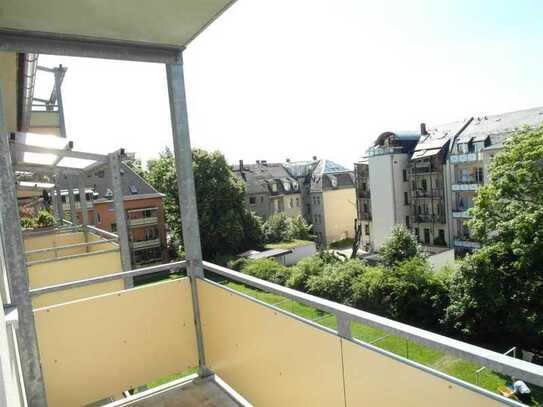 Kleine Wohnung mit Balkon in einem vollsanierten Altbau mit moderner Wärmedämmung