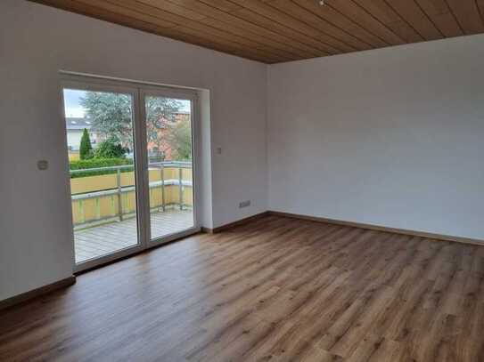 Helle, großzügige 4-Zimmer-Wohnung mit Balkon