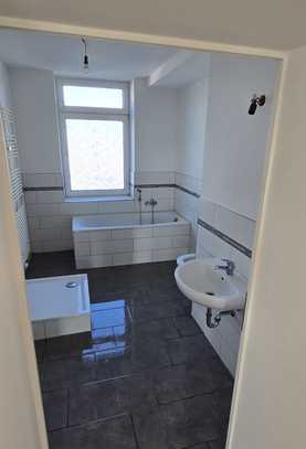frisch renovierte 4-Zimmer-Wohnung, Einbauküche möglich