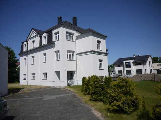 Saniertes Mehrfamilienhaus inkl. Lagerhallen