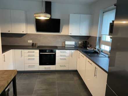 Barrierefreie, schöne 4-Zimmer Erdgeschosswohnung mit großer Terrasse und EBK