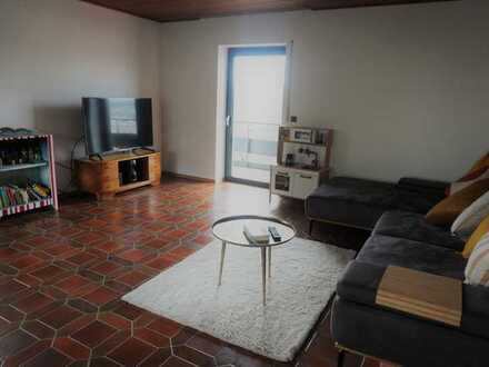 Modernisierte Wohnung mit drei Zimmern sowie Balkon und EBK in Passau