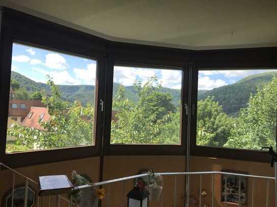 4,5-Zimmer-Maisonette-Wohnung mit herrlicher Aussicht, Balkon und Terrasse in Bad Urach