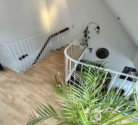 Großzügige Maisonette-Wohnung im beliebten Stadtteil Essen-Kettwig mit offener Galerie, Balkon & TG