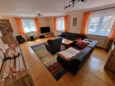 Zentrumsnah und naturnah 
Renovierte 4-Zimmer-Wohnung