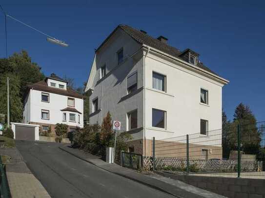 Schönes freistehendes Mehrfamilienhaus