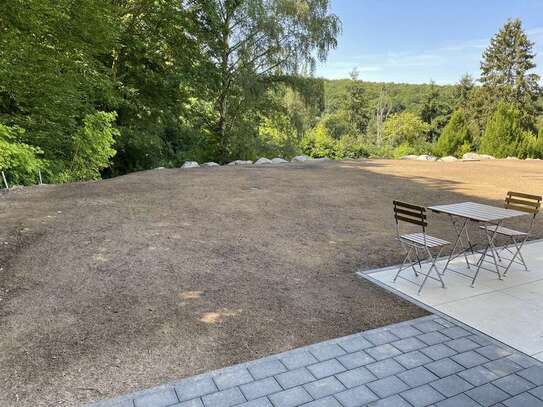 exklusive Neubau 3-Zimmer-Terrassenwohnung mit großem Garten am Waldrand