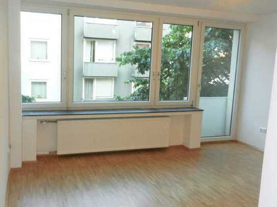 Helles Apartment mit Einbauküche mitten im Belgischen Viertel