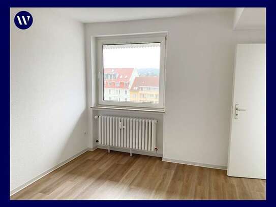 Direkt einziehen! Kleines, renoviertes Apartment in zentraler Lage, Duschbad + Pantry-Küche + Aufzug