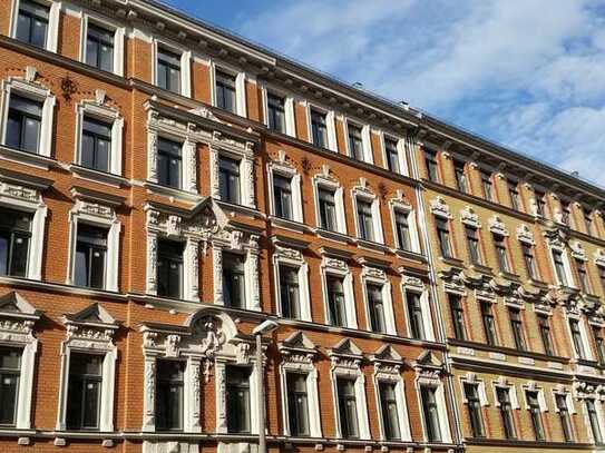 Hochwertig sanierte Dachgeschosswohnung im Jugendstilhaus! Aufzug und Loggia**WE 13