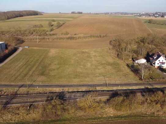 Gut andienbar! Landwirtschaftliche Fläche mit guten Bewirtschaftungsmöglichkeiten